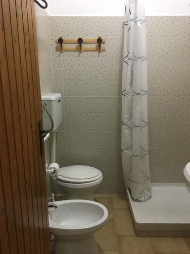 Bathroom 3, Monolocale Porticciolo Vacanze, Brindisi