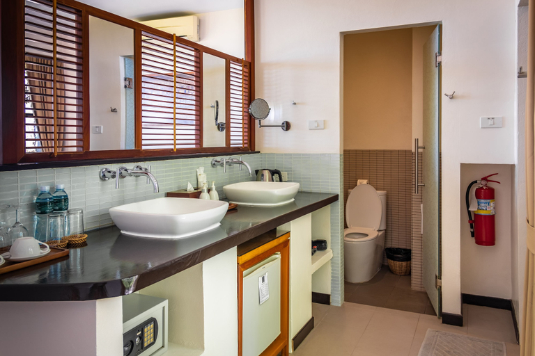 Bathroom 4, The River Resort, Pathoomphone