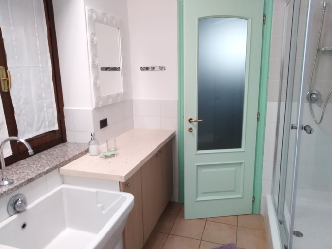 Bathroom 3, B&B Villa Bucceri, Varese