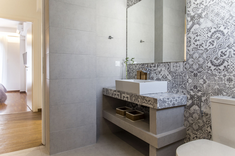 Bathroom 4, The Athens Insider, Attica