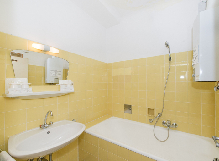 Bathroom 4, Pension Dr. Geissler, Wien