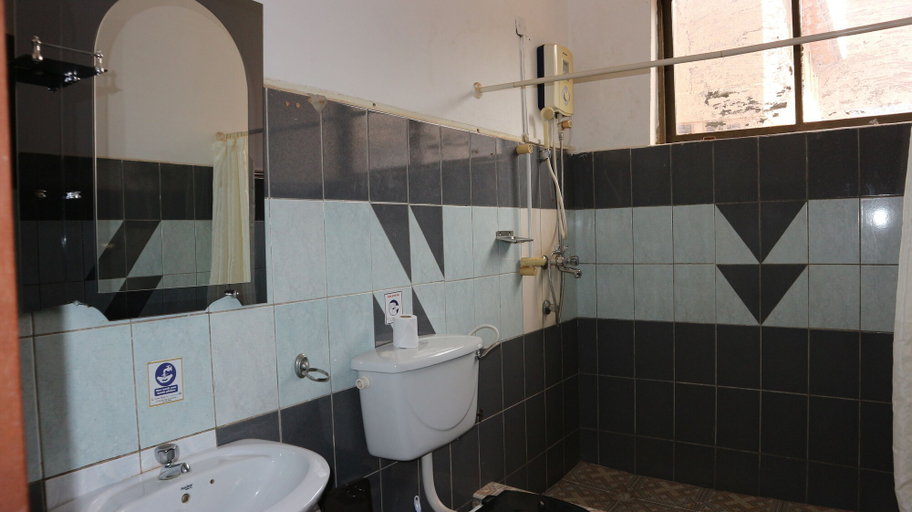 Bathroom, Radach Lodge & Conference Centre, Tamale