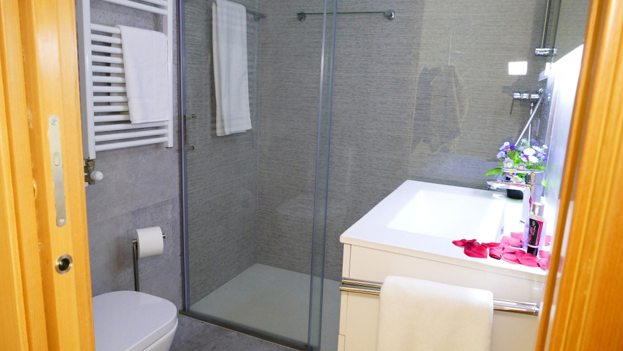 Bathroom 4, Villa Chantal, Tarragona