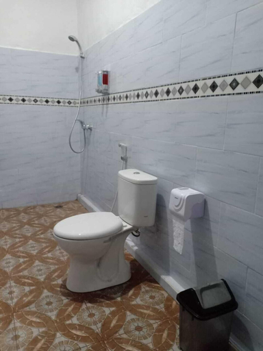 Bathroom 3, Santhi Guna Bungalow, Klungkung