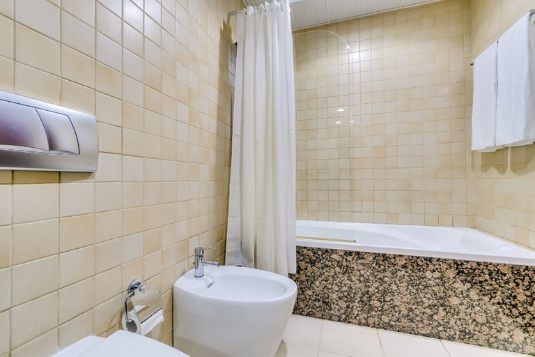 Bathroom 3, Elegant Studio In Murjan 2 JBR, Dubai