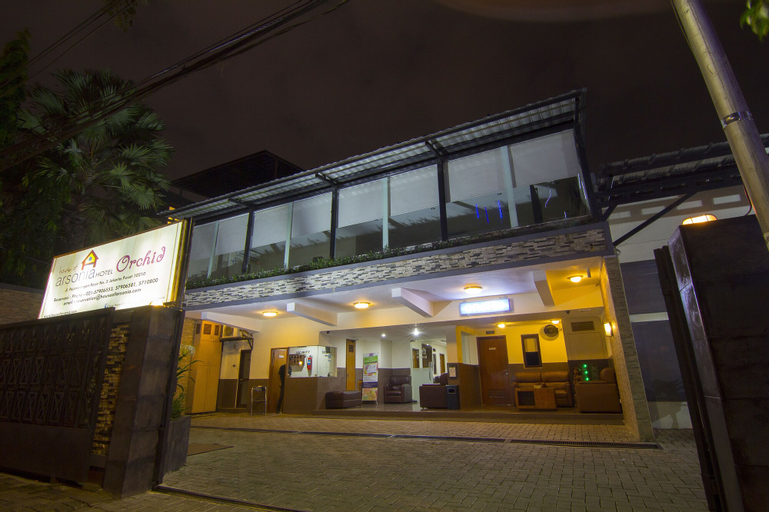 Exterior & Views 13
