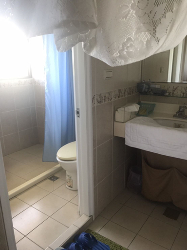Bathroom 3, Stock Market B&B, Yilan