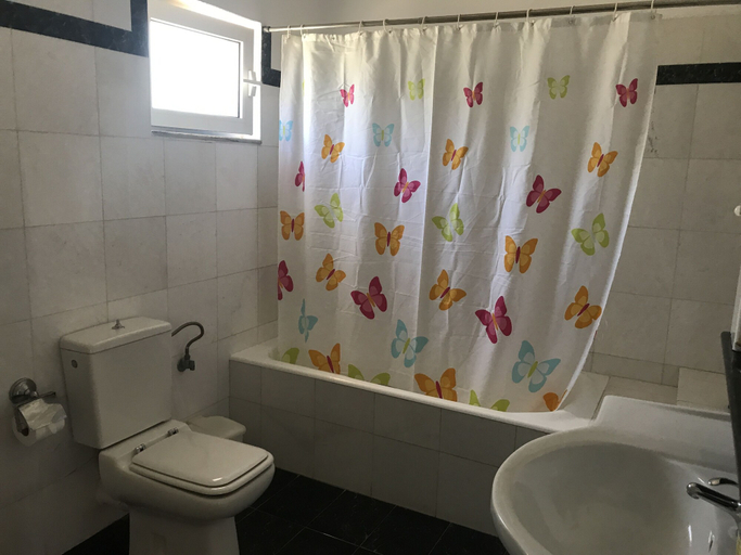 Bathroom 5, Kavousanos Apartments, Crete