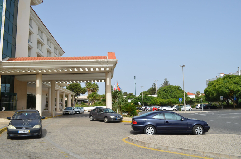 Exterior & Views, Cozy Apartment At Carcavelos beach, Cascais