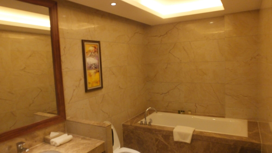 Bathroom 4, Hôtel Kaloum, Conakry