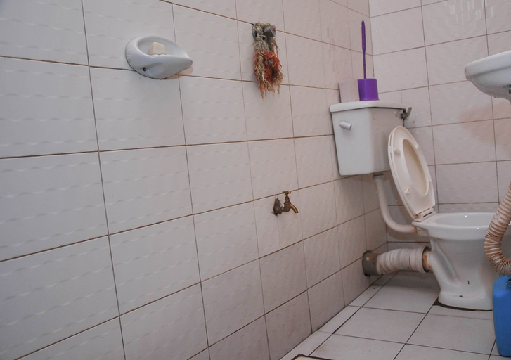 Bathroom 4, Dreamz Recreation Center, Butembe
