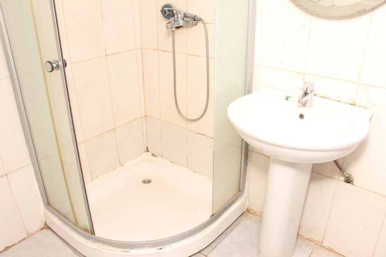 Bathroom 4, Degok Hotel, AbujaMun