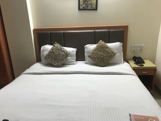 Bedroom 4, Hotel R Continental, Delhi