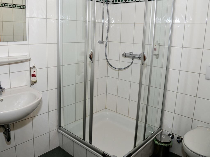 Bathroom 3, Hotel-Restaurant Rotes Einhorn Superior, Düren
