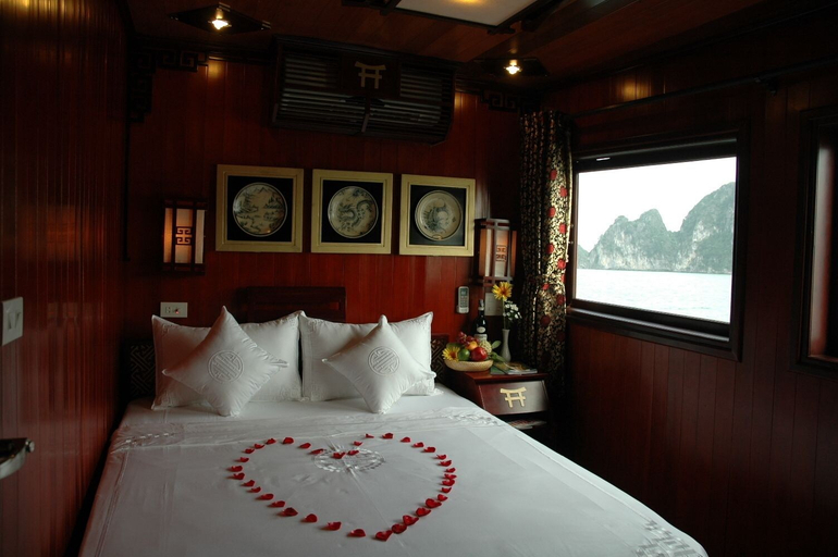 Bedroom 4, Dragons' Pearl Junk, Hạ Long