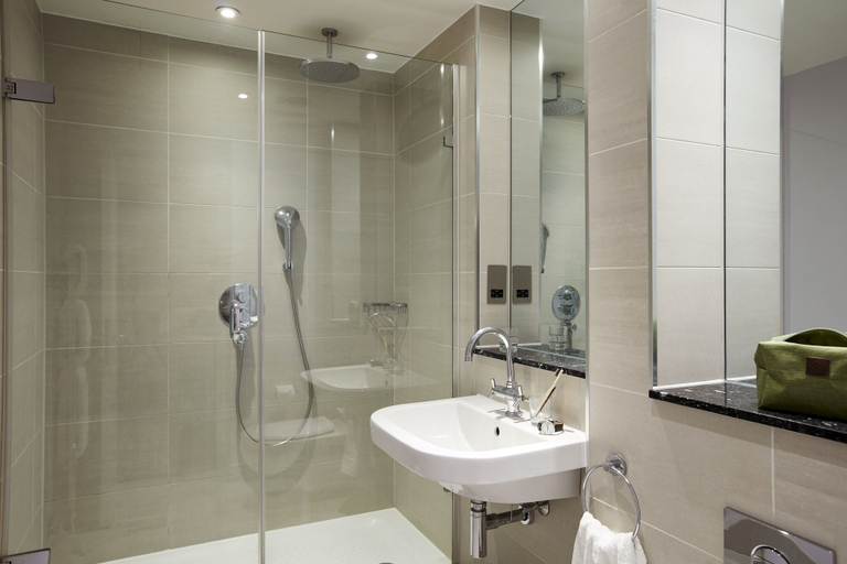 Bathroom 5, The Clermont London, Charing Cross, London