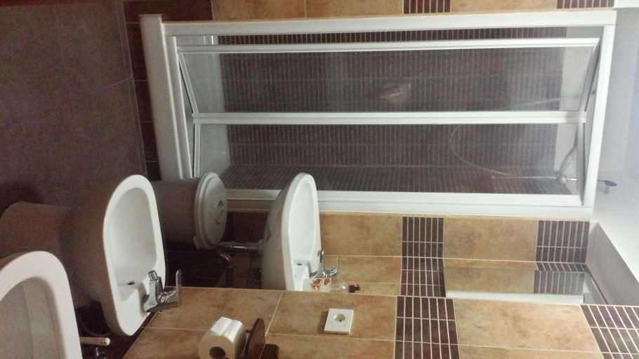 Bathroom 5, Pitagora, Rome