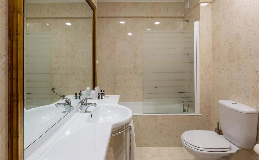 Bathroom 5, Hotel Afonso V, Aveiro