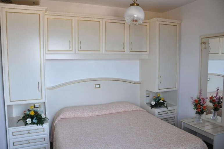 Bedroom 3, Hotel Caraibi, Ascoli Piceno