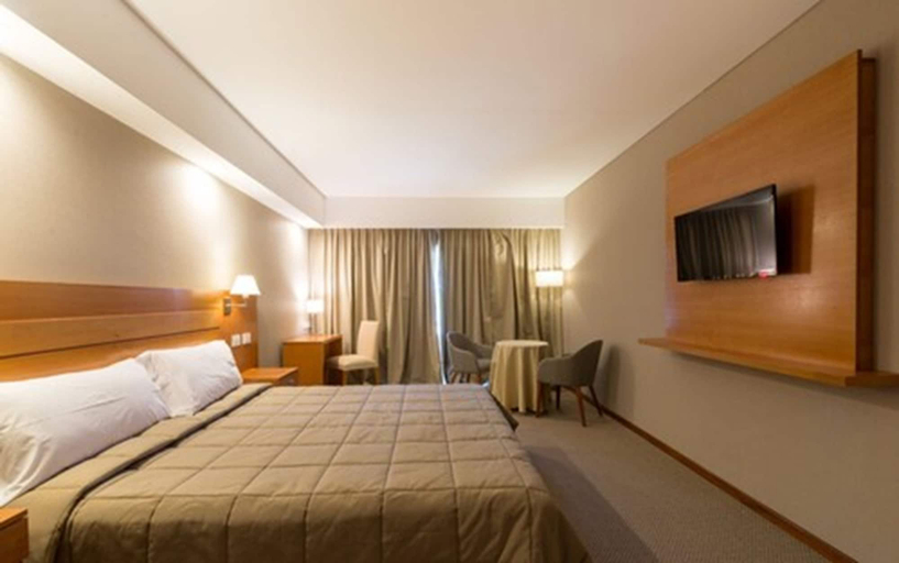 Bedroom 2, Howard Johnson by Wyndham San Francisco Resort & Conv Center, San Justo