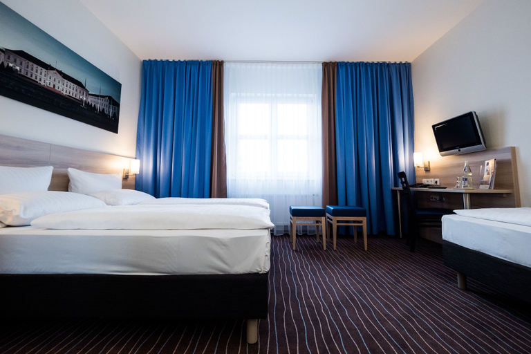 Bedroom 2, PLAZA INN Berlin Charlottenburg, Berlin