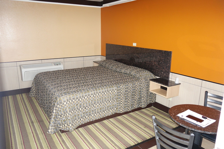 Bedroom 5, Solo Motel - Firestone, Los Angeles
