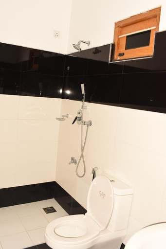 Bathroom 3, Sea Zone Hotel Nilaveli, Kuchchaveli
