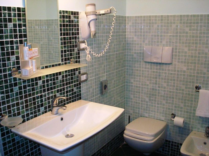 Bathroom 5, Al Ritrovo Ristorante & Albergo, Trapani
