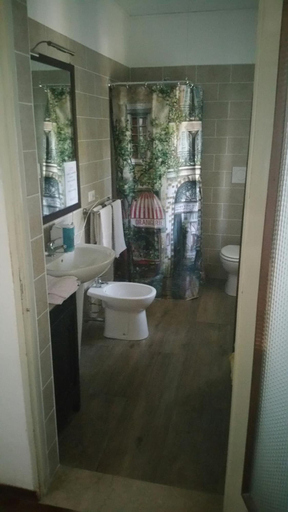Bathroom 5, B&B All'Aeroporto, Mantua