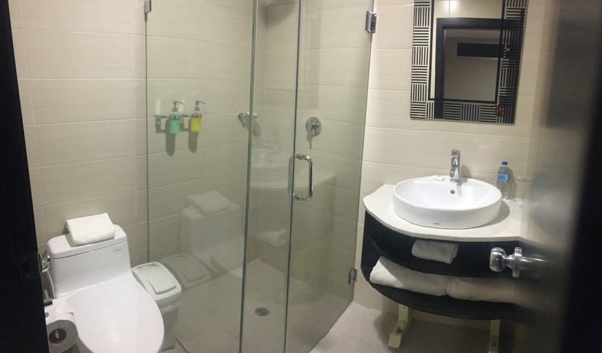 Bathroom 4, Hotel Los Almendros, Manta