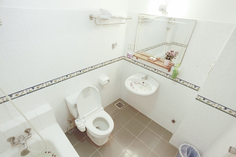 Bathroom 4, Victory Hotel, Nha Trang