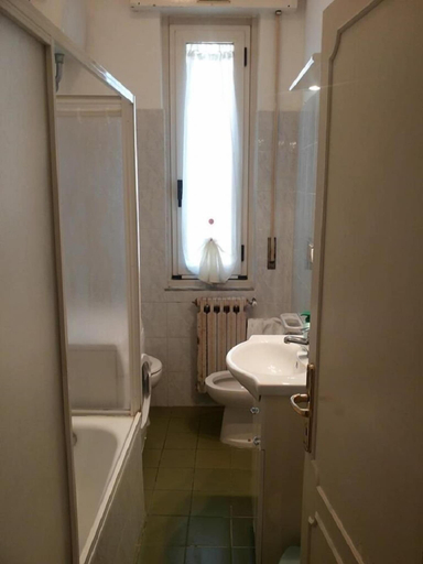 Bathroom 2, Santo Spirito 2, Arezzo