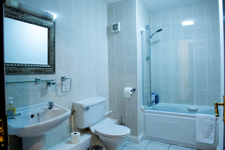 Bathroom 3, Luxury Executive Serviced Apartment, Dublin
