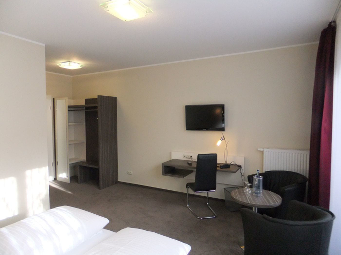 Bedroom 3, Köhncke's Landgasthof und Hotel, Ammerland