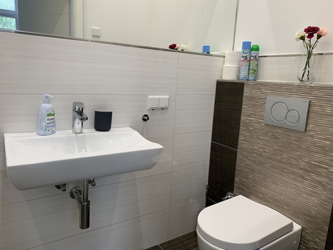 Bathroom 4, Lovely Rooms Next to the Trainstation WG, Düsseldorf