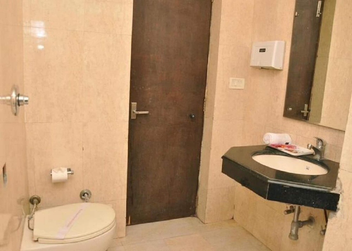 Bathroom 4, Hotel 42, Amritsar
