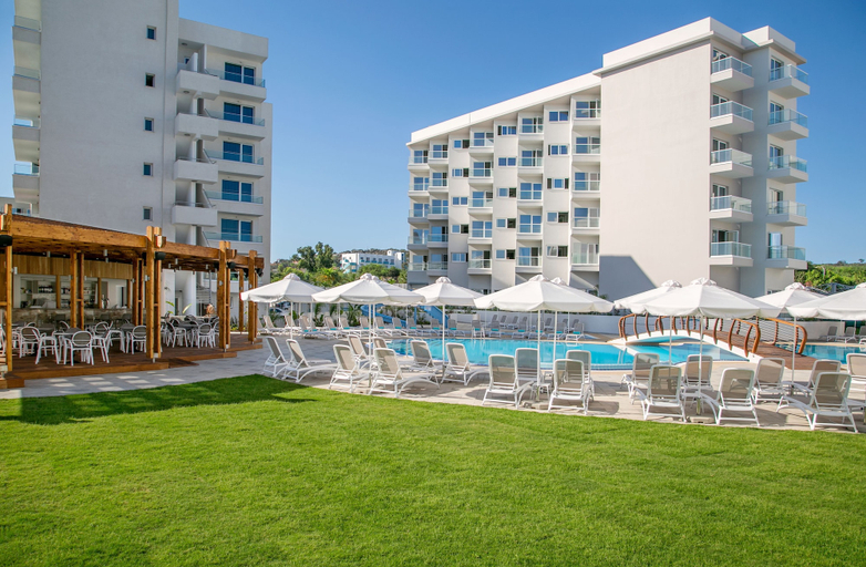 Exterior & Views 2, Vangelis Hotel & Suites