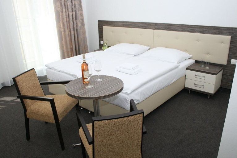 Bedroom 3, Hotel Malta, Karlovy Vary
