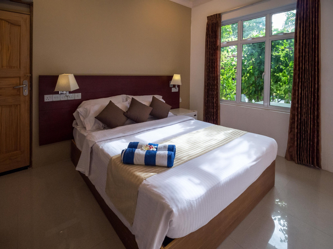Bedroom 3, South Ari Dive Center