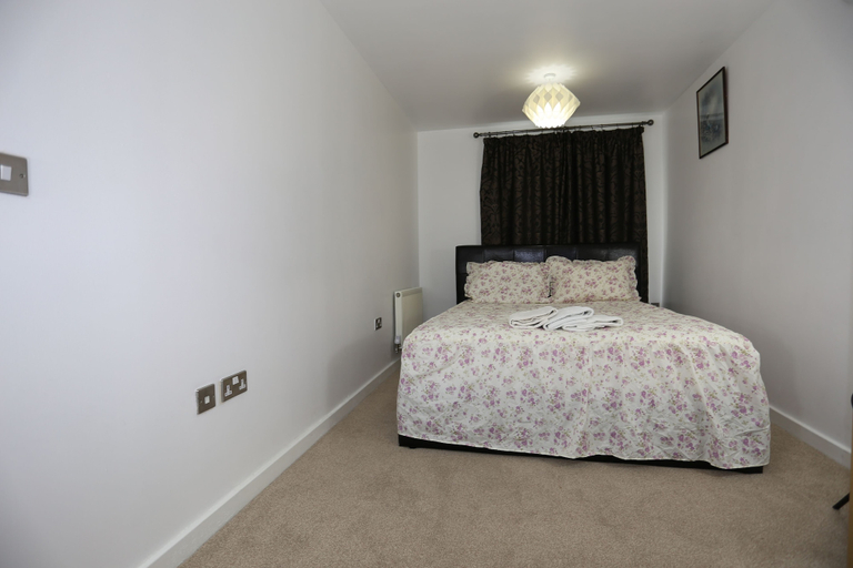 Bedroom 3, 2 bed Riverview Bridge House Apartment, London