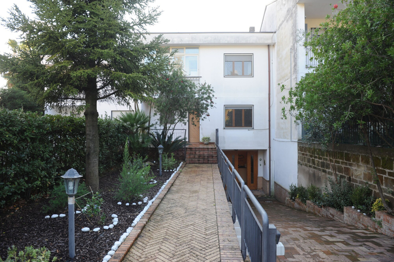 Exterior & Views, B&B Viale delle Colline, Salerno