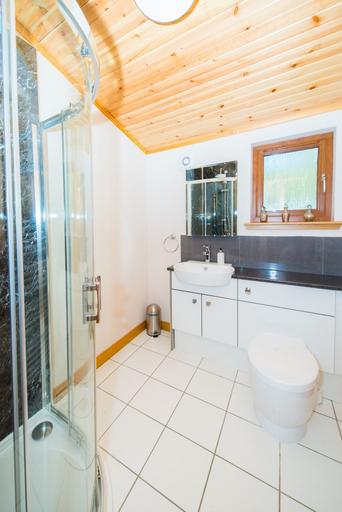 Bathroom 4, Tawny Lodge, Fife