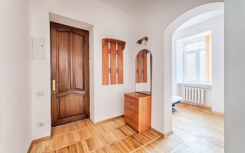 Others 5, 3 Bedroom Apartment near Deribasovskaya, Odes'ka