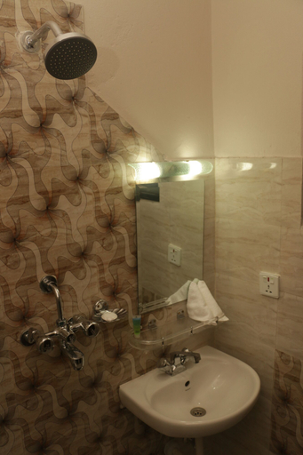 Bathroom 3, Hotel Swapnabagh, Gandaki