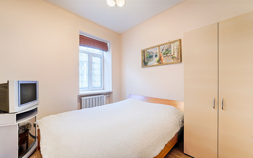 Bedroom 2, 3 Bedroom Apartment near Deribasovskaya, Odes'ka
