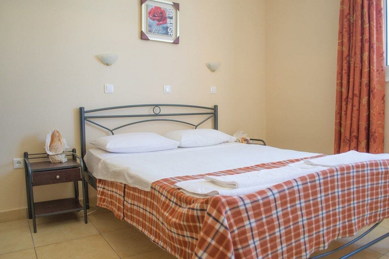 Bedroom 3, Dorana Trekking Hotel, South Aegean