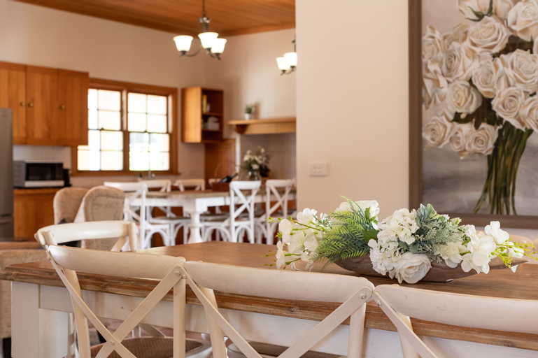 Food & Drinks, The Grange Homestead, Alpine - East