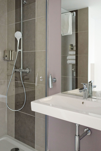 Bathroom 5, Hôtel Akena Besançon, Doubs