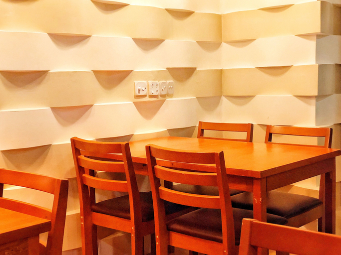 Food & Drinks 5, Brize Inn, Malé