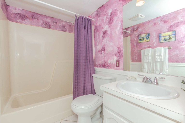 Bathroom, Beach & Tennis 5908, Lee